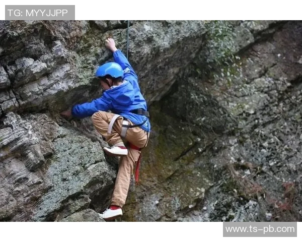 攀岩之巅:深入成都攀岩队的力量与激情探秘之旅 攀岩之巅:深入成都攀岩队的力量与激情探秘之旅